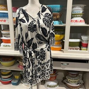 Ruby Yaya Black and White Floral Button-Up Dress - Size Medium